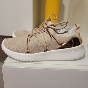 Ladies ADIDAS CLOUDFOAM Size 8.5 Rose Gold